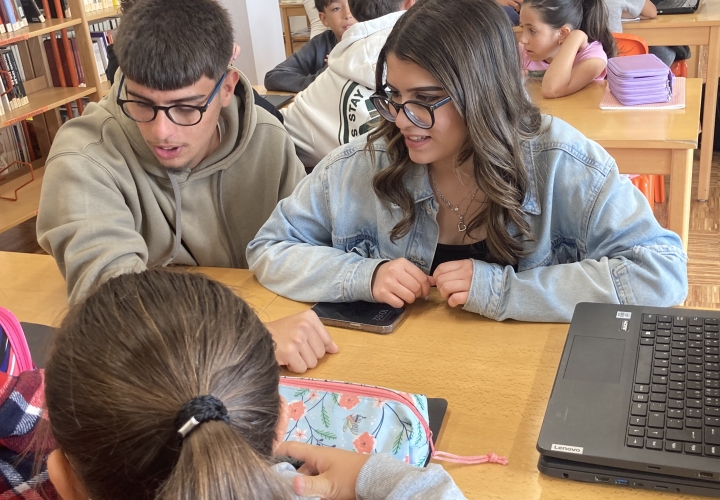 Turma do 11.º C celebra o “Dia da Europa” com alunos do 4.º ano